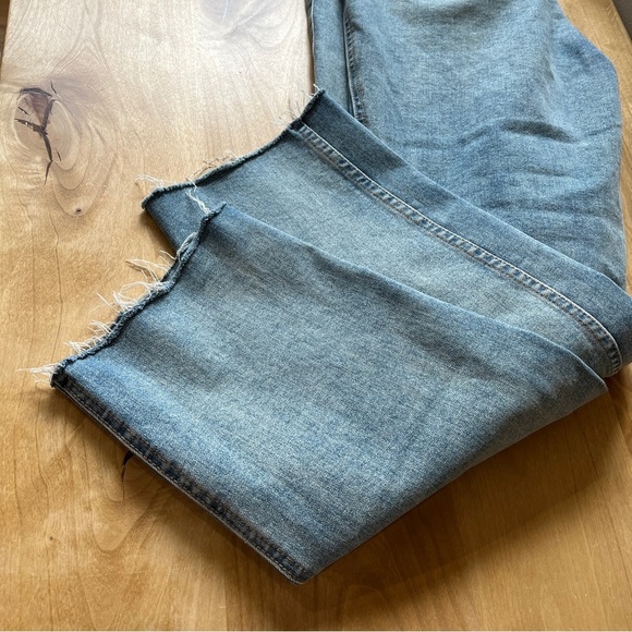 WE THE FREE FREE PEOPLE CROPPED JEANS FRAY HEM RIGID DENIM MED WASH BLUE 29 - Picture 6 of 12